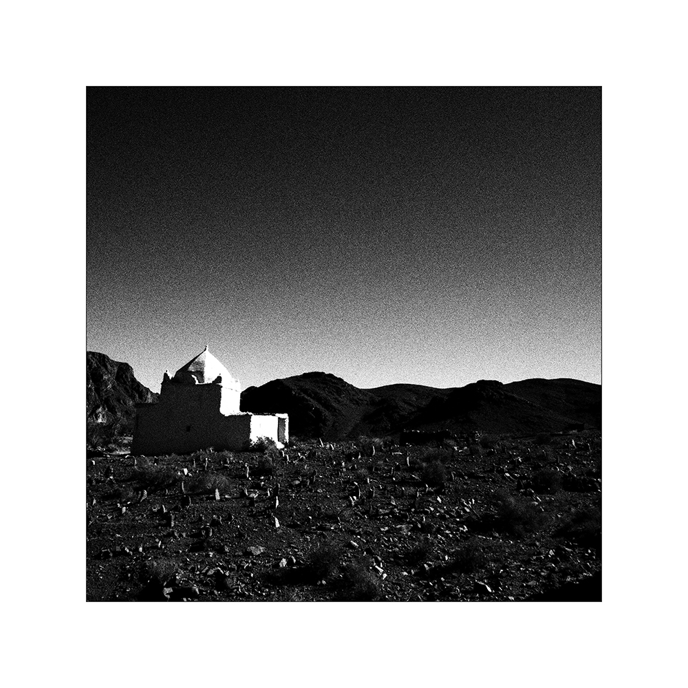 Marabout and Muslim cemetery of Sidi Ali Moussa, Fint oasis, Ouarzazate region, Morocco. Marabout et cimetiere musulman de Sidi Ali Moussa, oasis de Fint, region de Ouarzazate, Maroc.